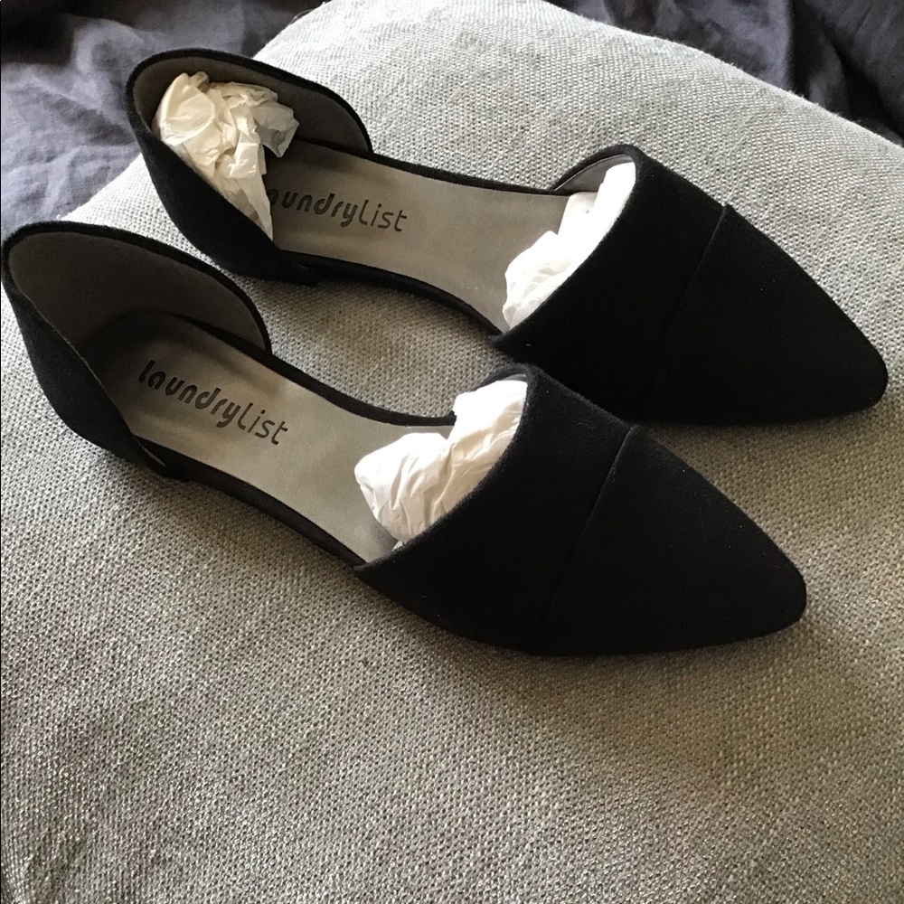 Black pointed flats